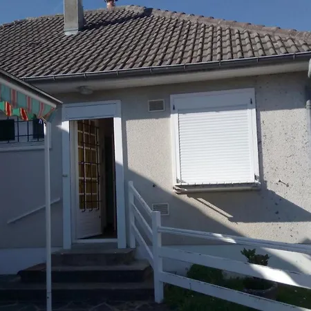 Les Lussacois Prázdninový dům *